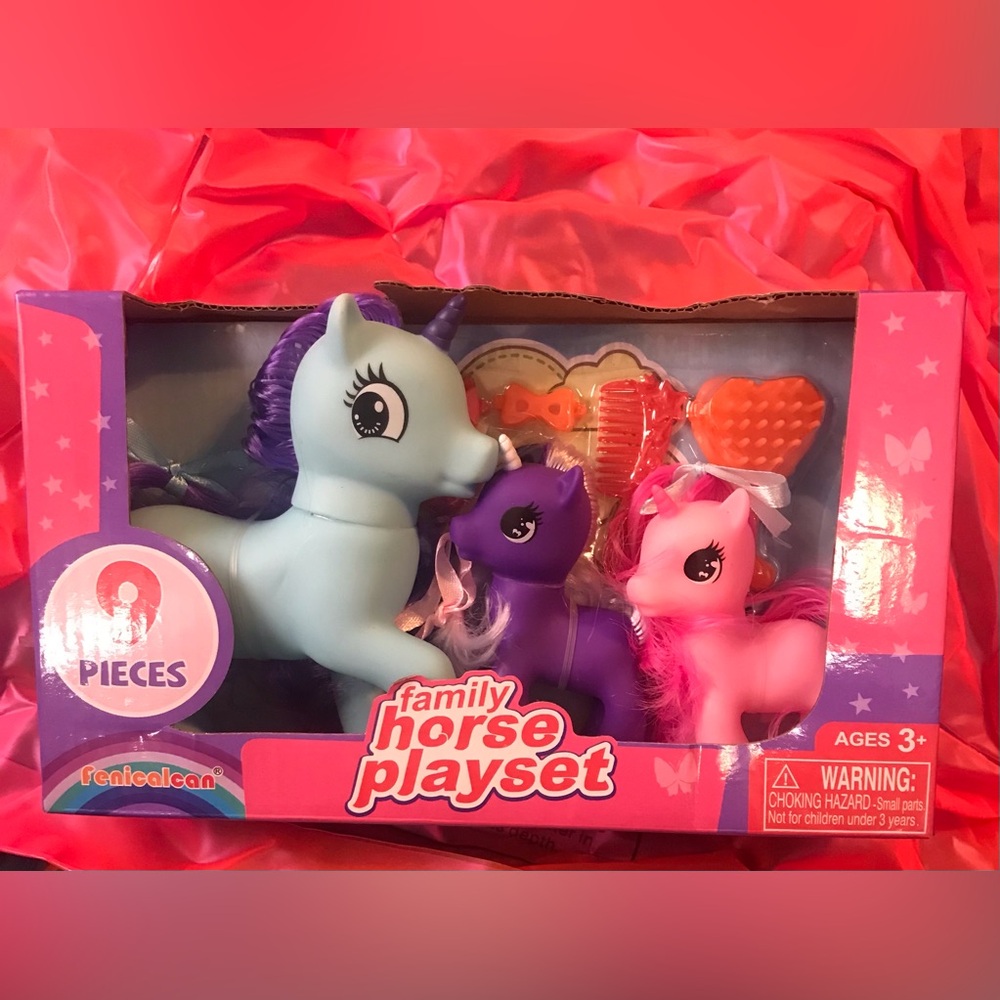 Family horse playset 9 pieces ages 3 +